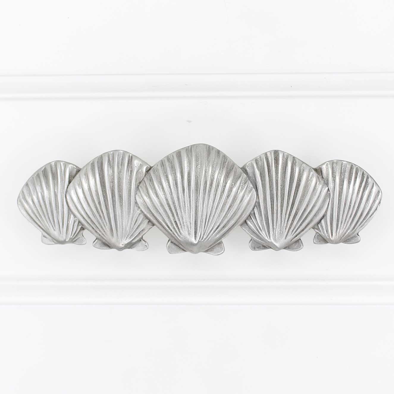 Horizontal Scallop Shell Pull