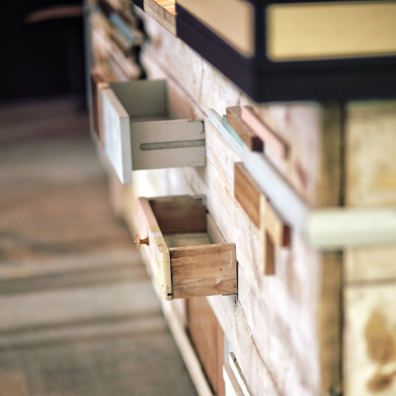 Old dresser - Photo by Kaboompics .com from Pexels