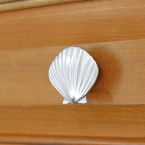 Small Scallop Shell Knob angled