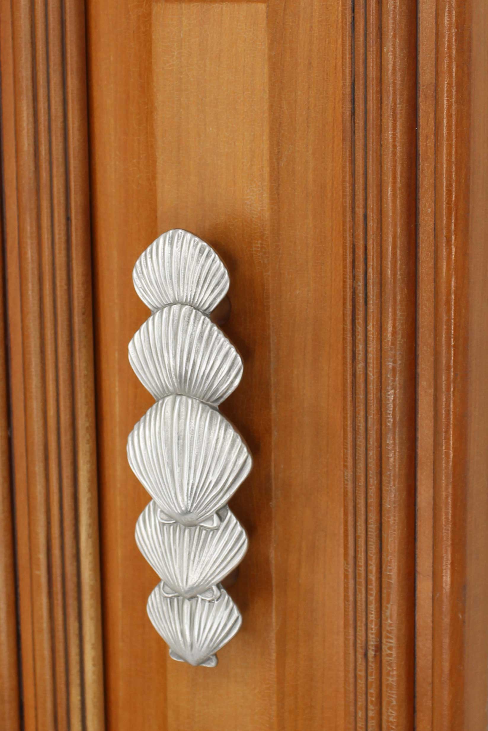 Sea Shell Cabinet Pull - Vertical - Costello Coastal Knobs